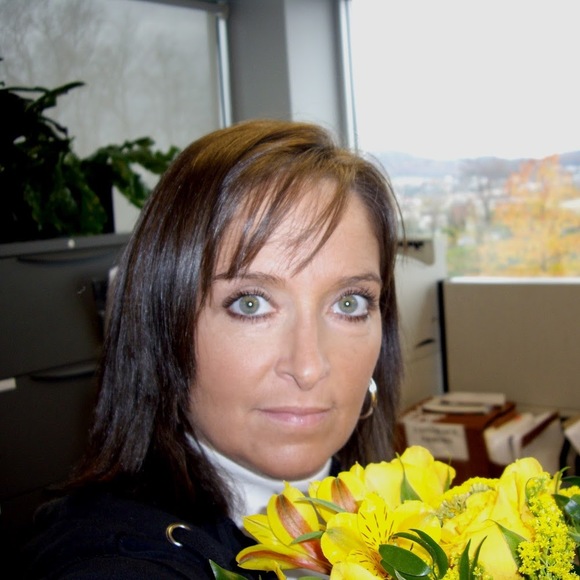 Meet your Posher, Lisa - Picture 1 of 1